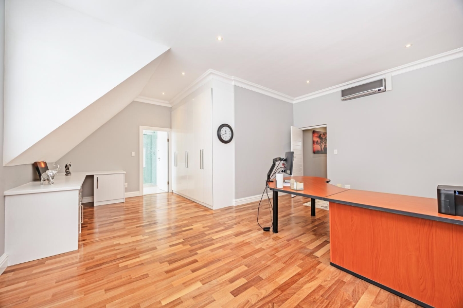 7 Bedroom Property for Sale in Flamingo Vlei Western Cape